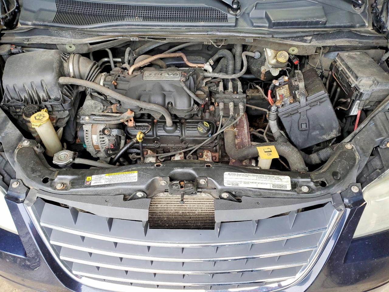 CHRYSLER TOWN & COUNTRY 2010 — 13