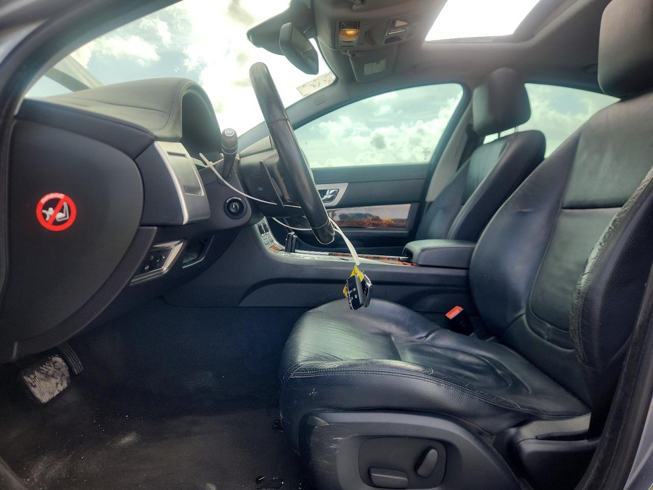 JAGUAR XF 2015 — 8
