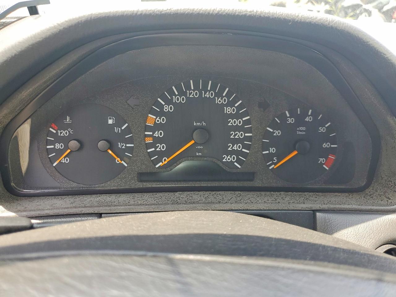 MERCEDES BENZ E-CLASS E320 1996 — 10