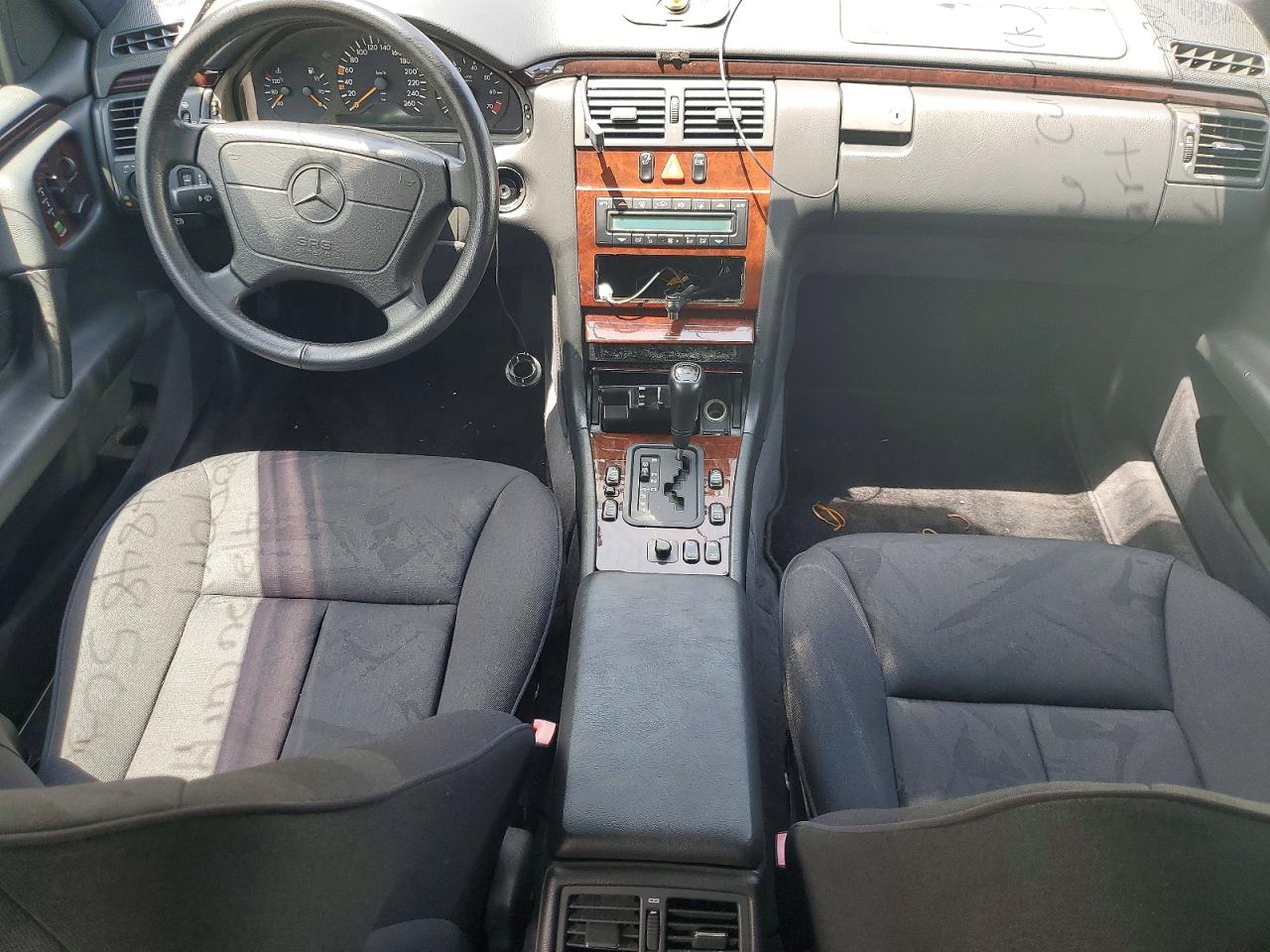 MERCEDES BENZ E-CLASS E320 1996 — 9