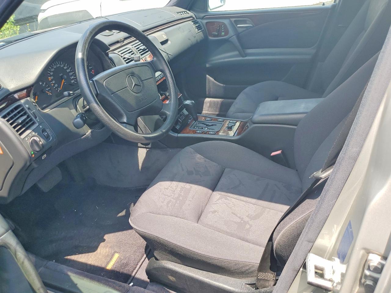 MERCEDES BENZ E-CLASS E320 1996 — 8