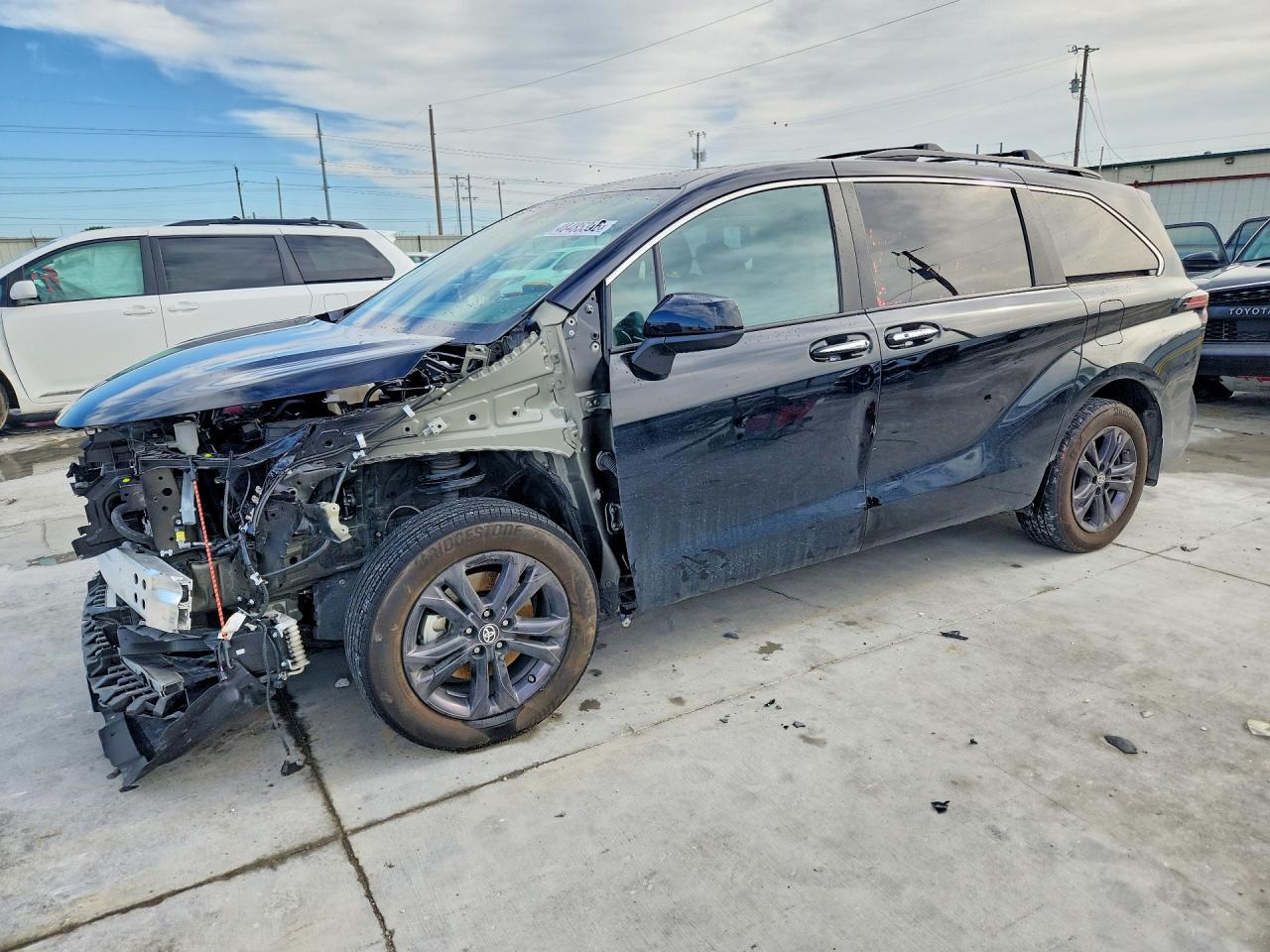 TOYOTA SIENNA 2024 — 2