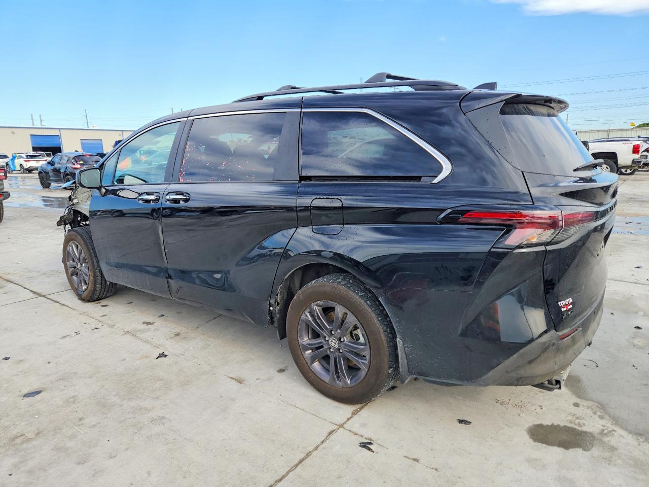 TOYOTA SIENNA 2024 — 3