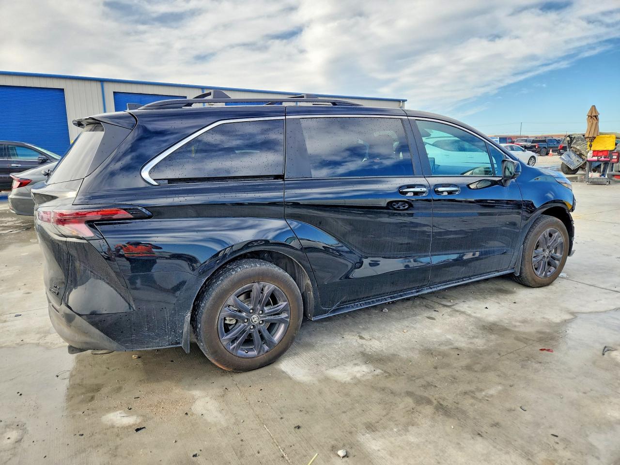 TOYOTA SIENNA 2024 — 4