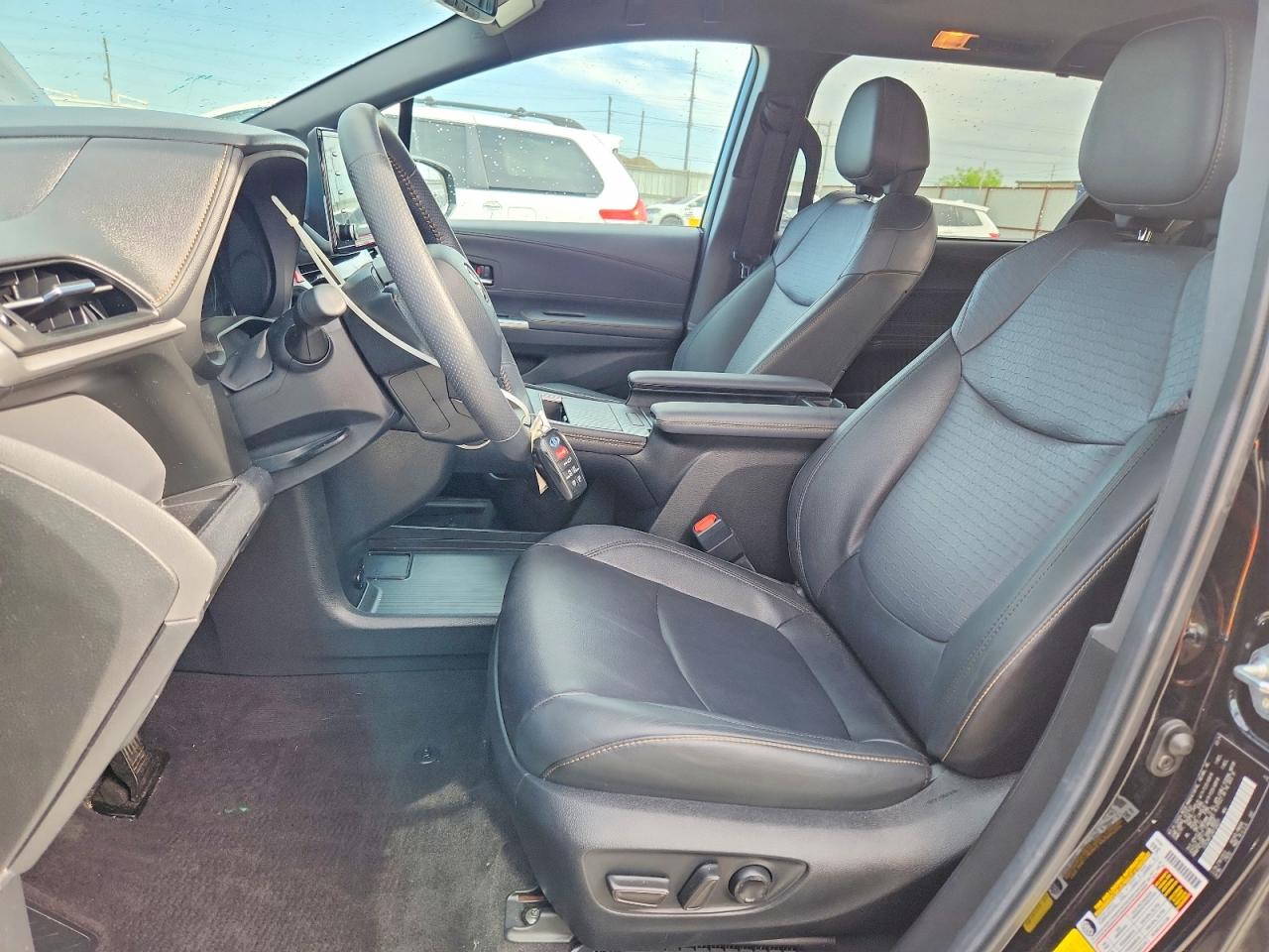 TOYOTA SIENNA 2024 — 8