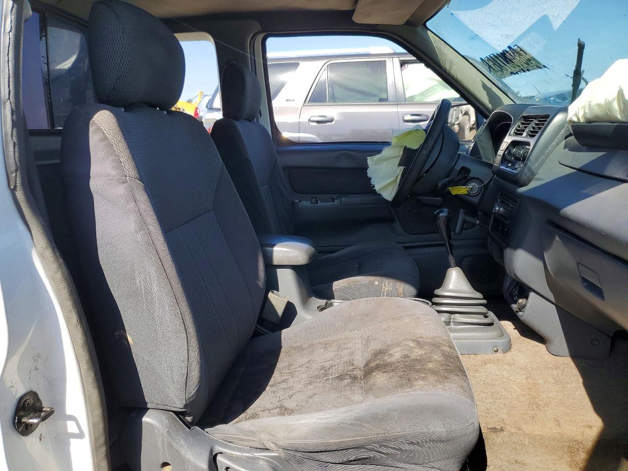 NISSAN FRONTIER 2001 — 11