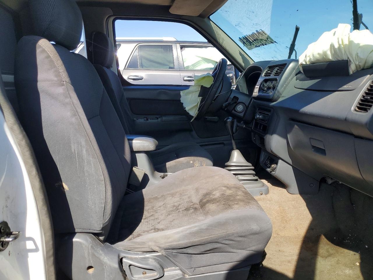 NISSAN FRONTIER 2001 — 8