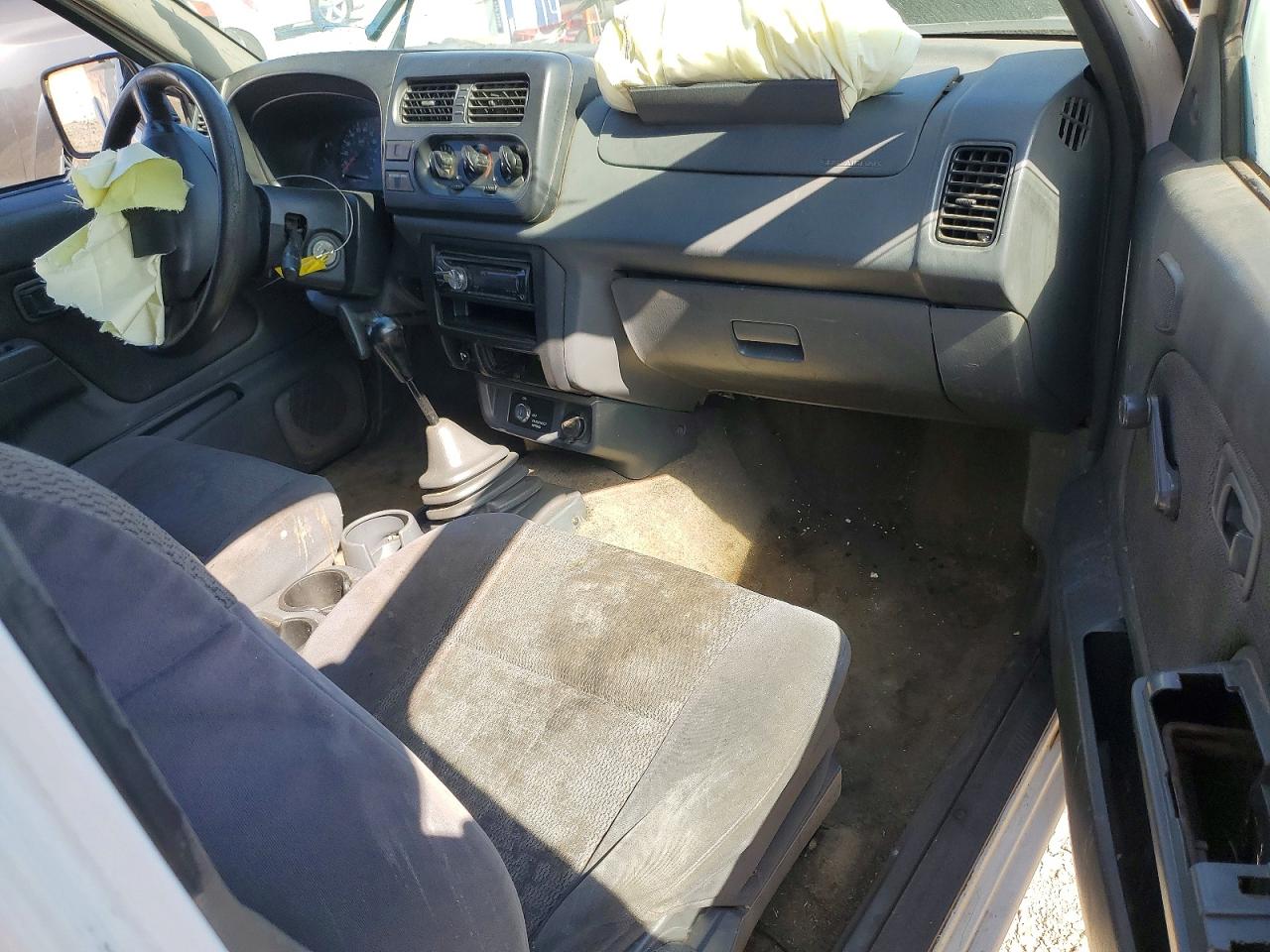 NISSAN FRONTIER 2001 — 9