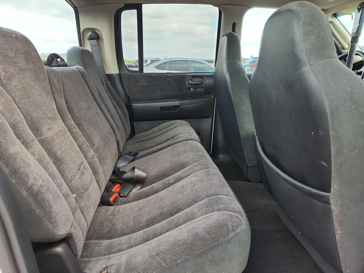 DODGE DAKOTA 2001 — 11