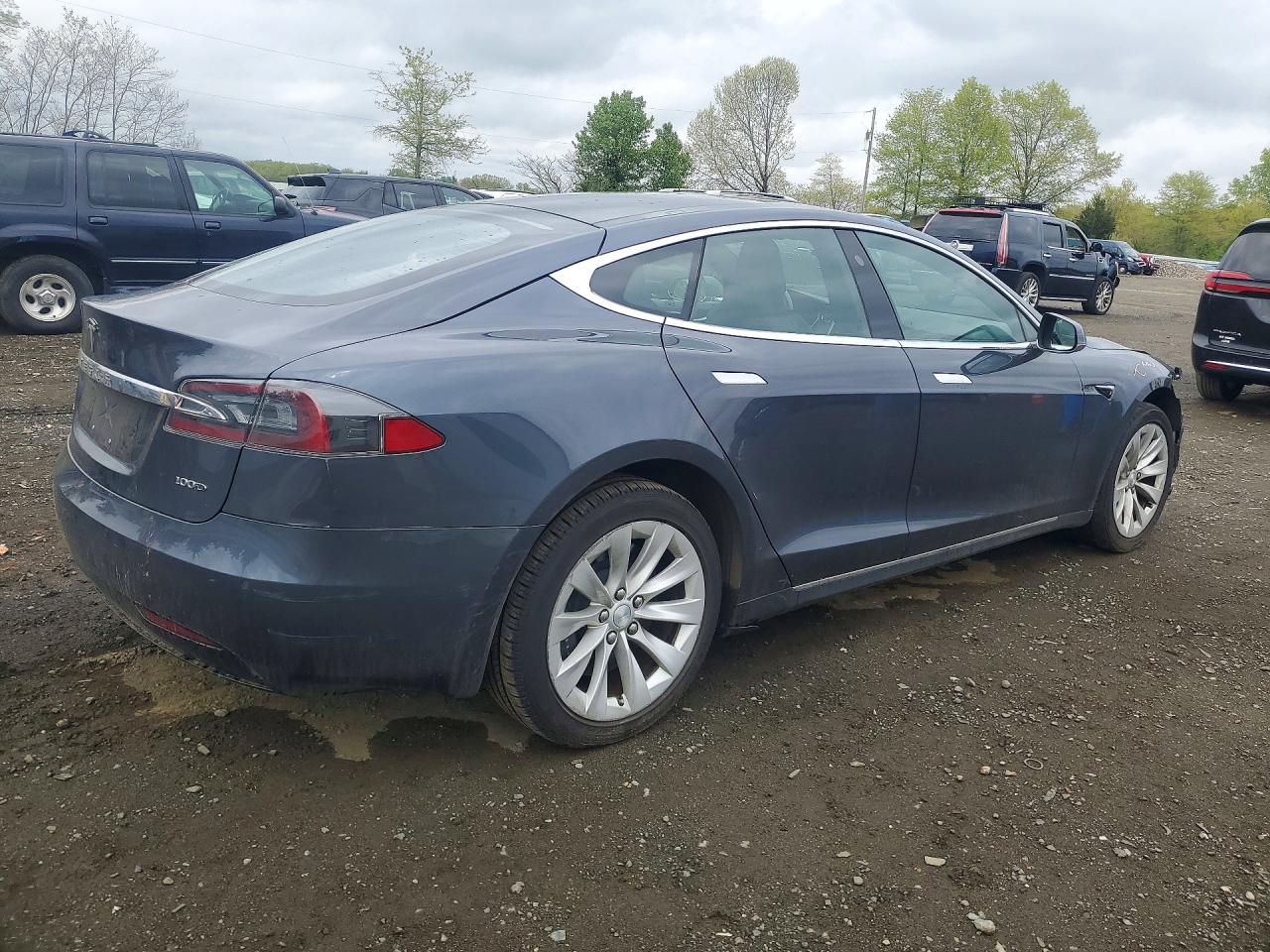 TESLA MODEL S 2017 — 4