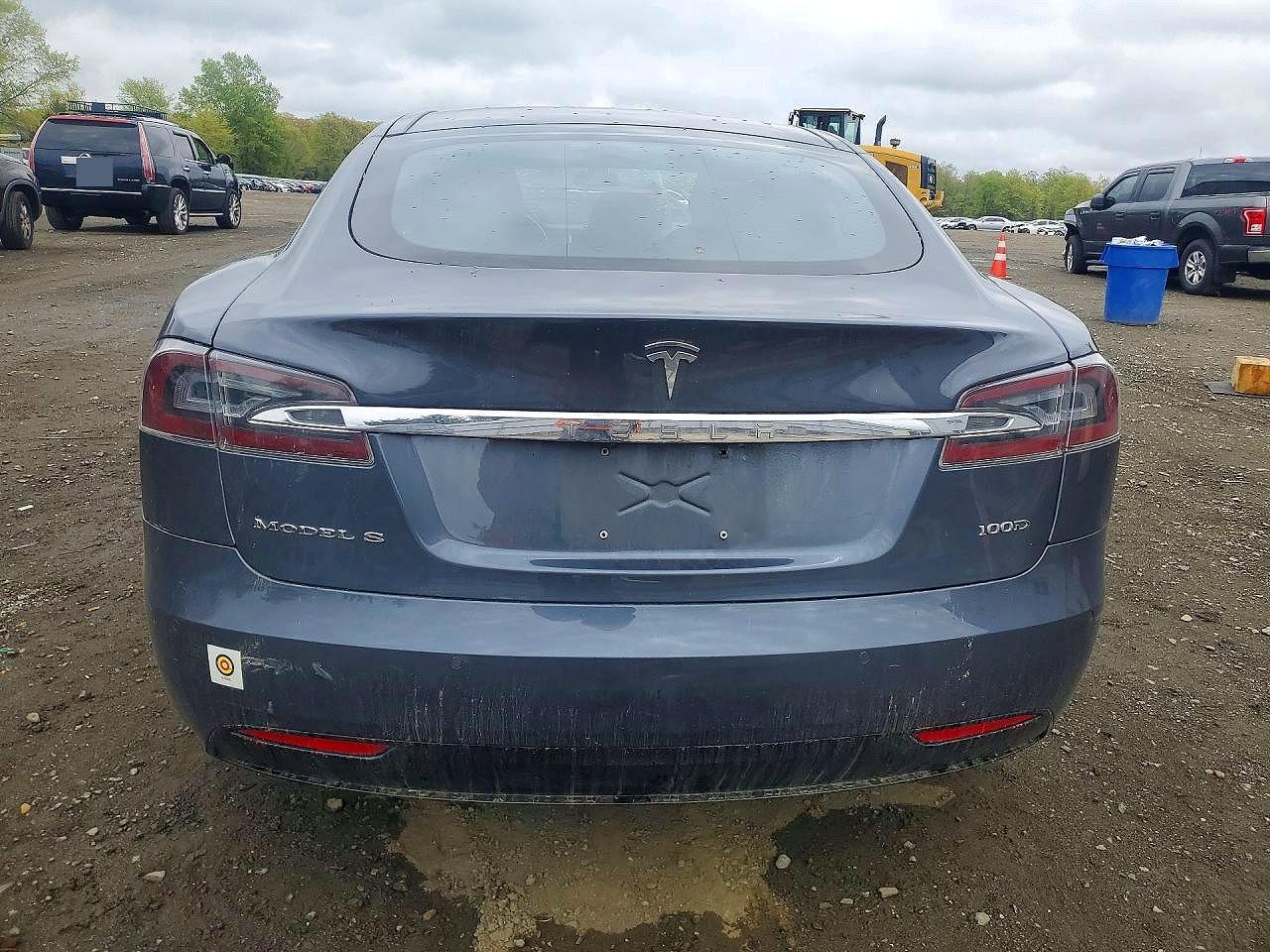 TESLA MODEL S 2017 — 7