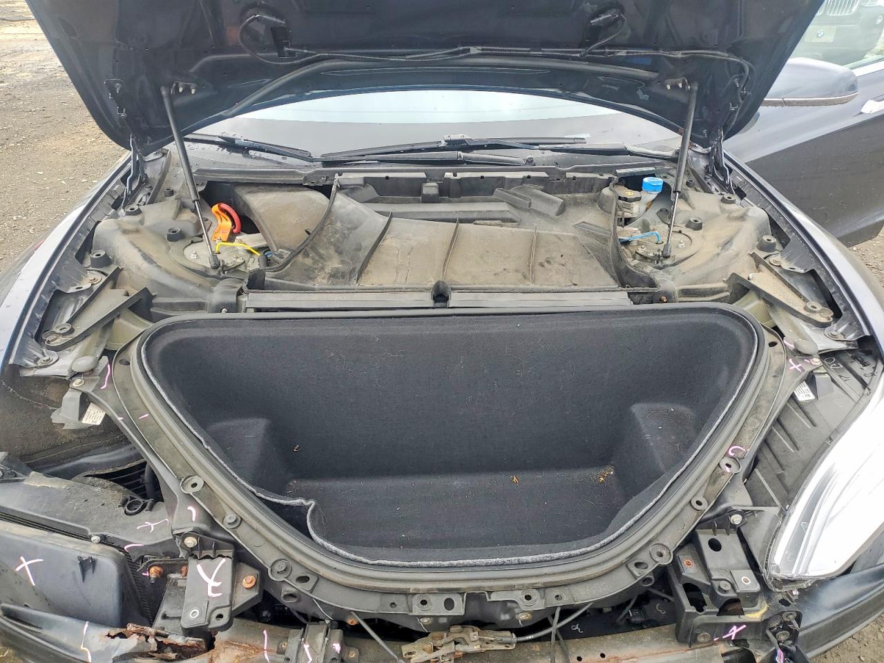 TESLA MODEL S 2017 — 12