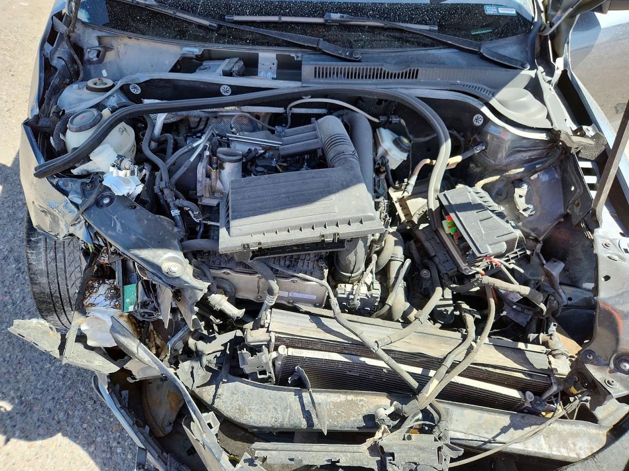 VOLKSWAGEN JETTA 2018 — 12