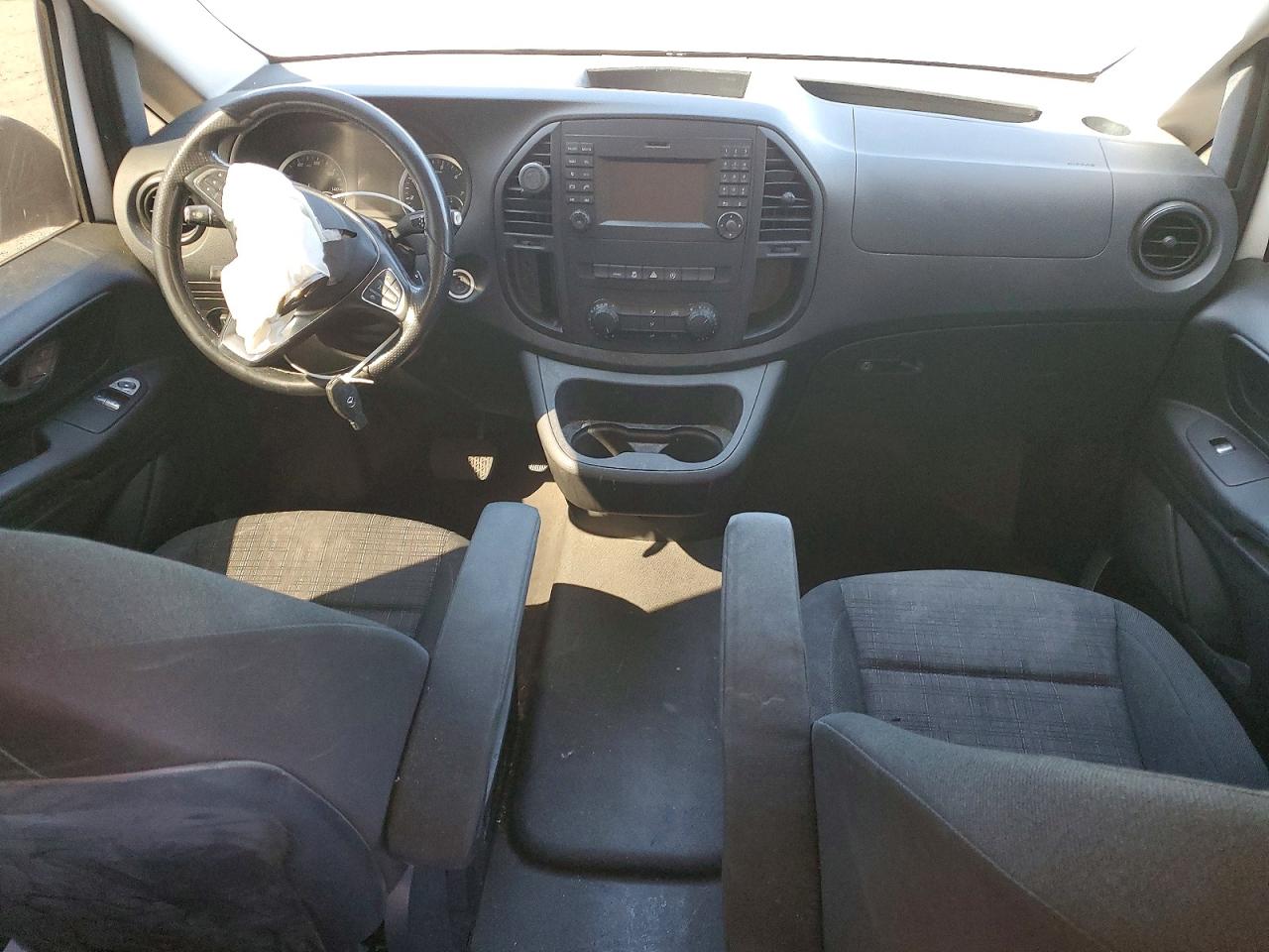 MERCEDES BENZ METRIS 2020 — 9
