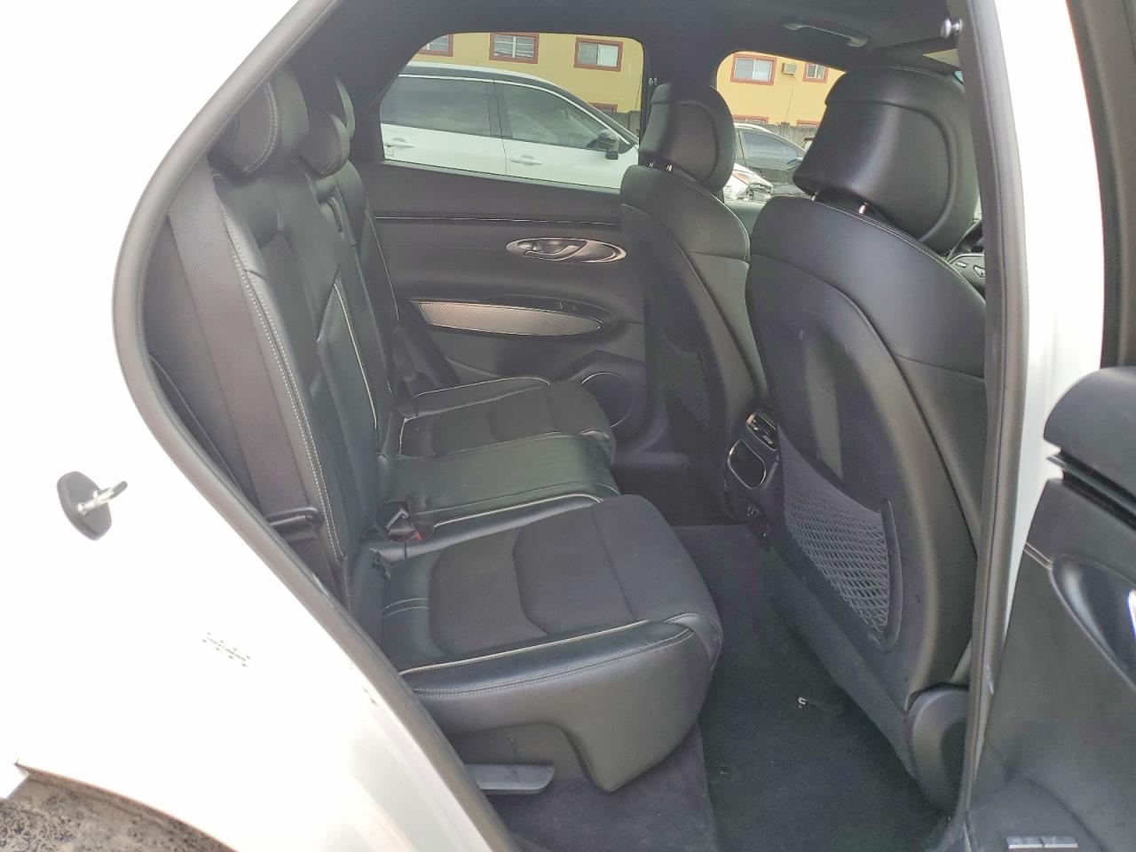 GENESIS GV70 2022 — 12