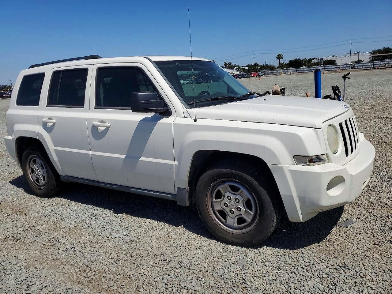 JEEP PATRIOT 2010 — 5