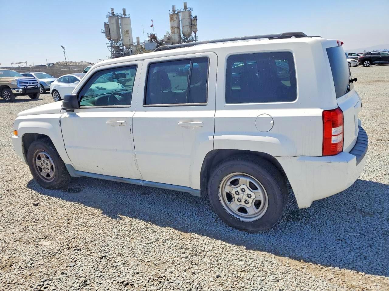 JEEP PATRIOT 2010 — 3