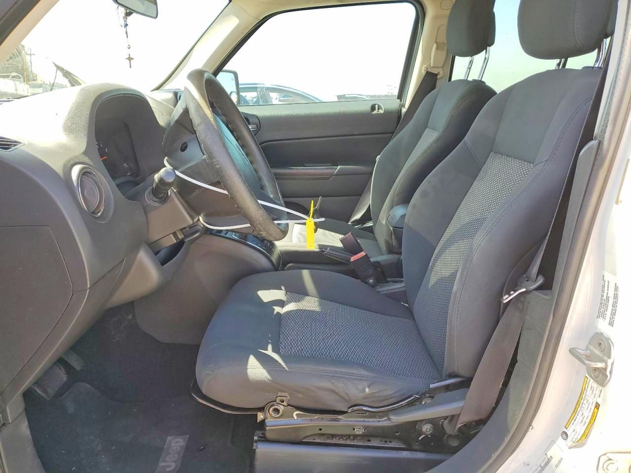 JEEP PATRIOT 2010 — 8