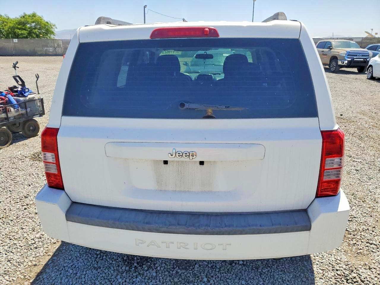JEEP PATRIOT 2010 — 7