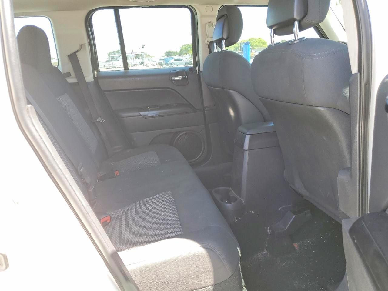 JEEP PATRIOT 2010 — 12