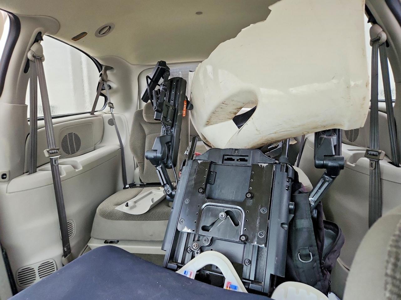 DODGE GRAND CARAVAN 2005 — 11