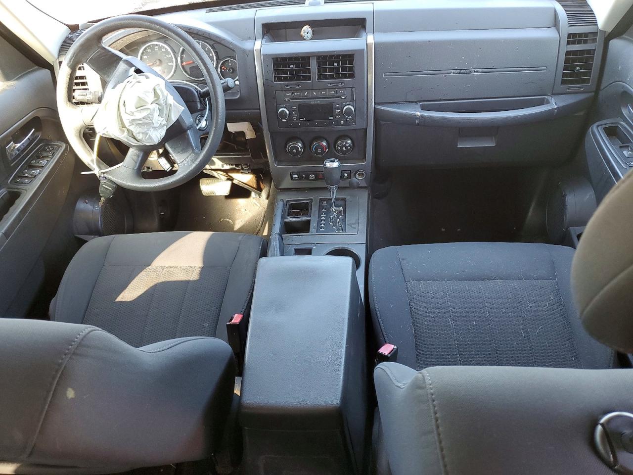 JEEP LIBERTY 2010 — 9