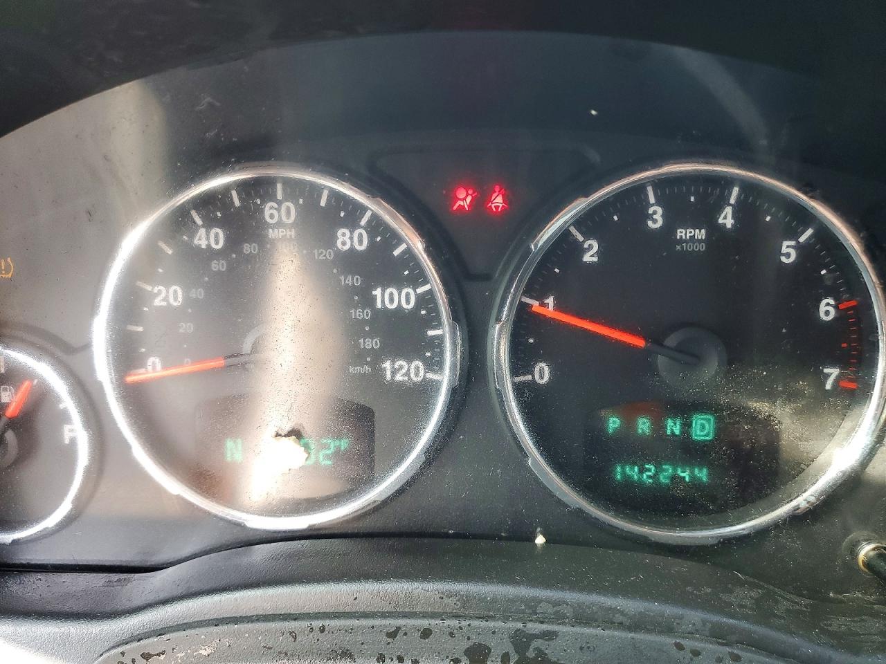 JEEP LIBERTY 2010 — 10
