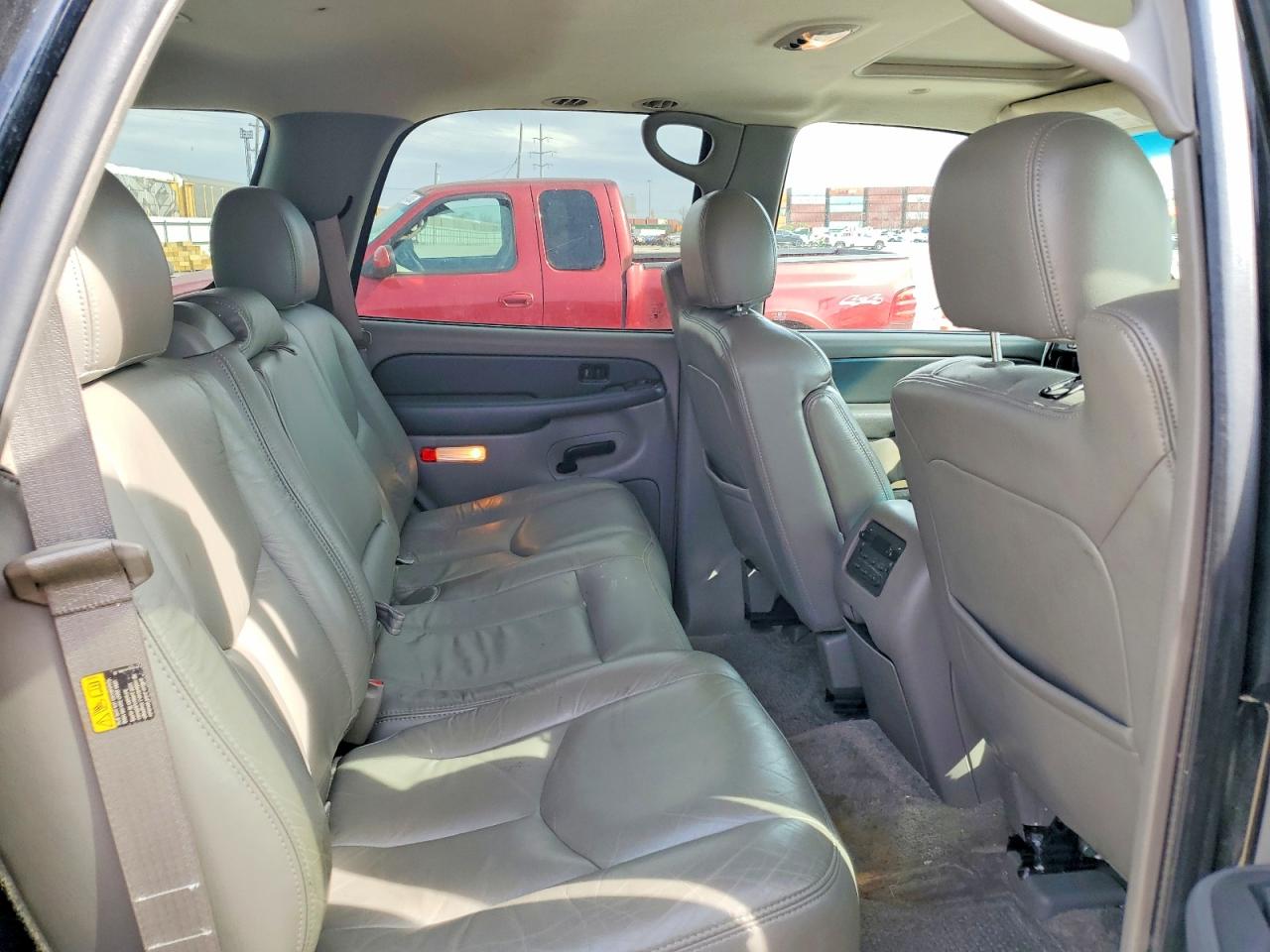 CHEVROLET TAHOE 2003 — 12