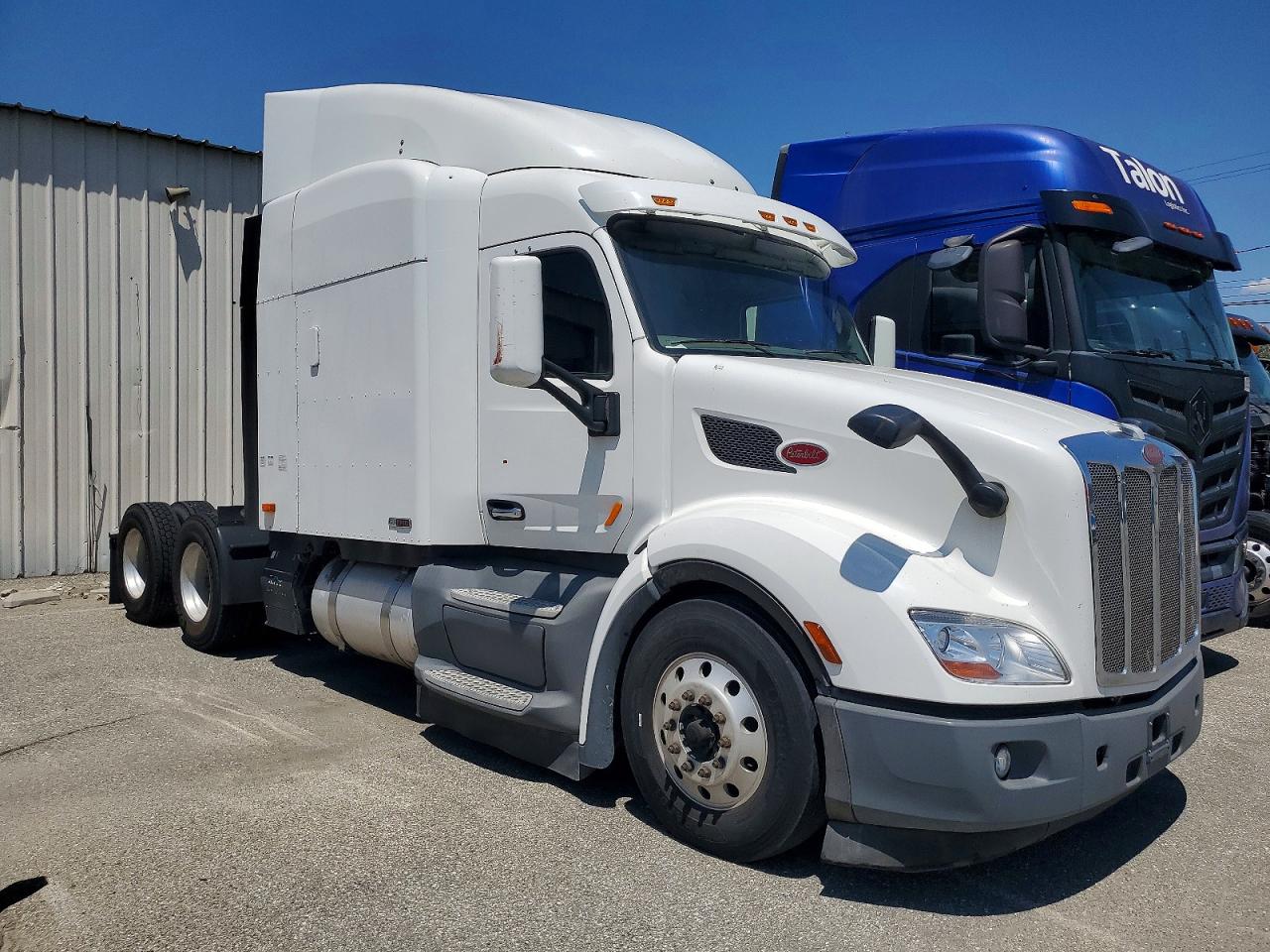 2017 PETERBILT 579