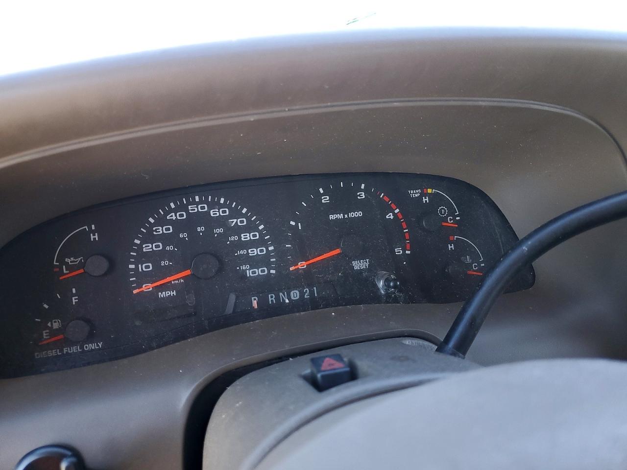 FORD EXCURSION 2003 — 10