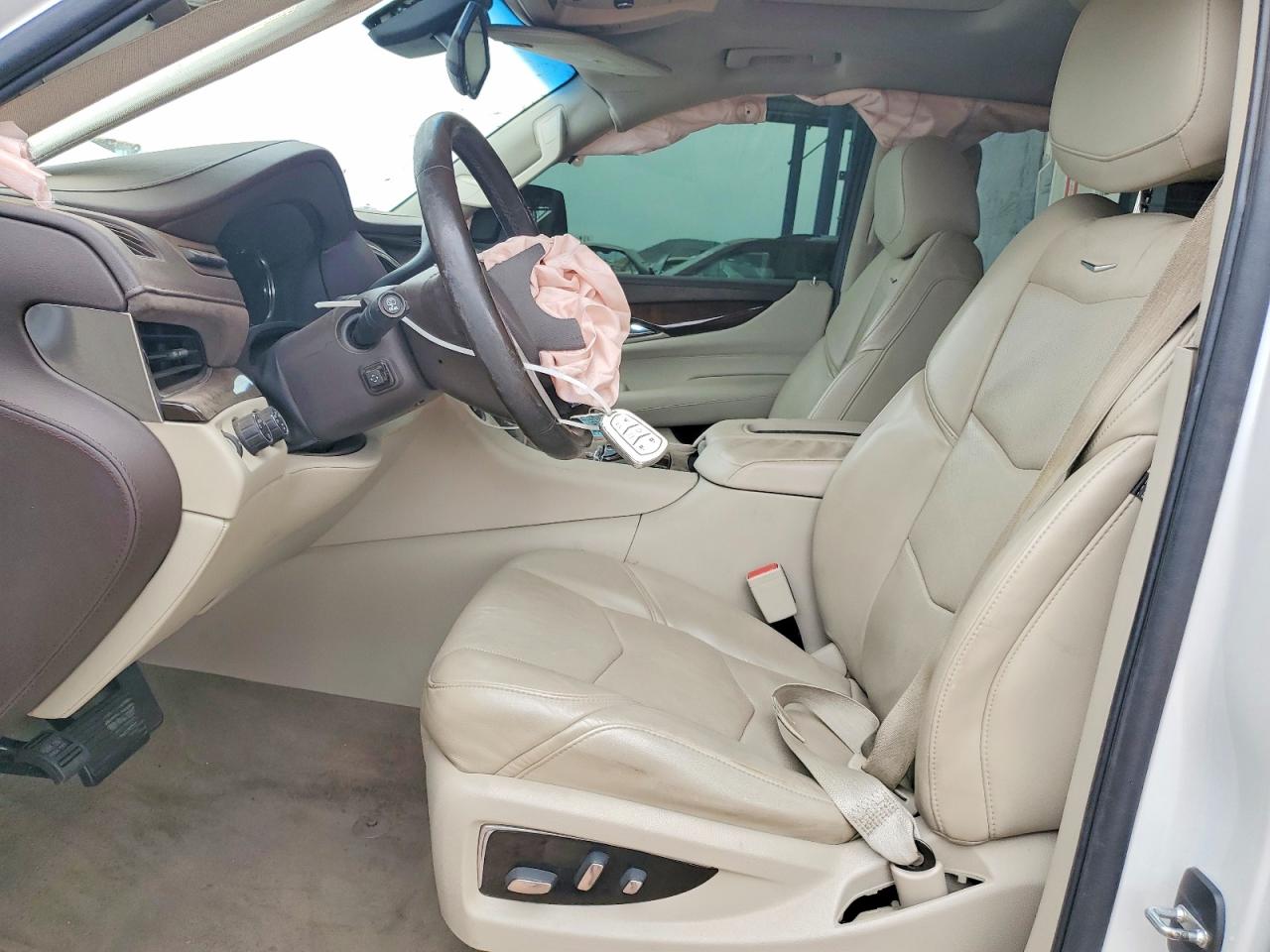 CADILLAC ESCALADE 2016 — 8