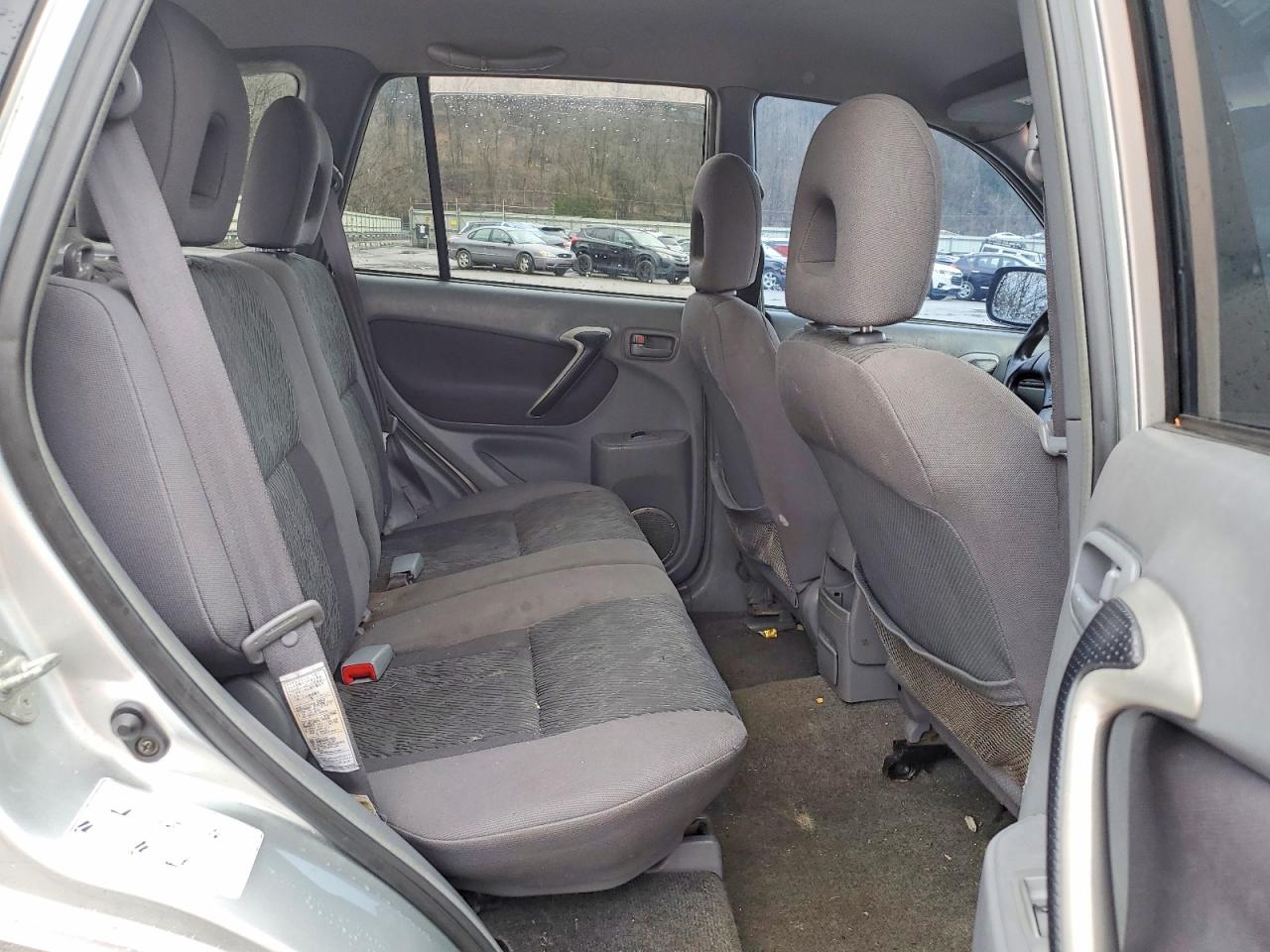 TOYOTA RAV4 2002 — 12