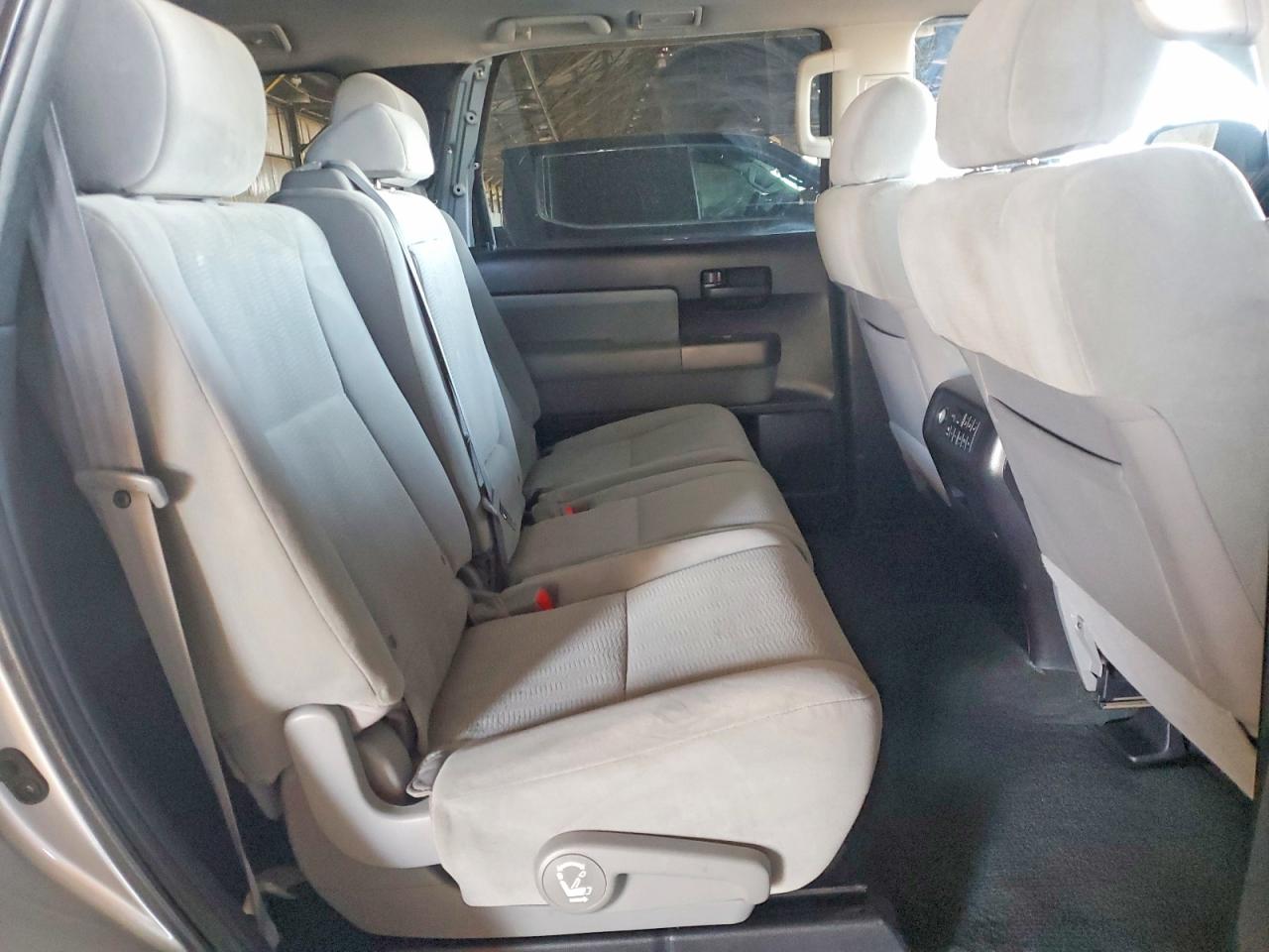 TOYOTA SEQUOIA 2016 — 12