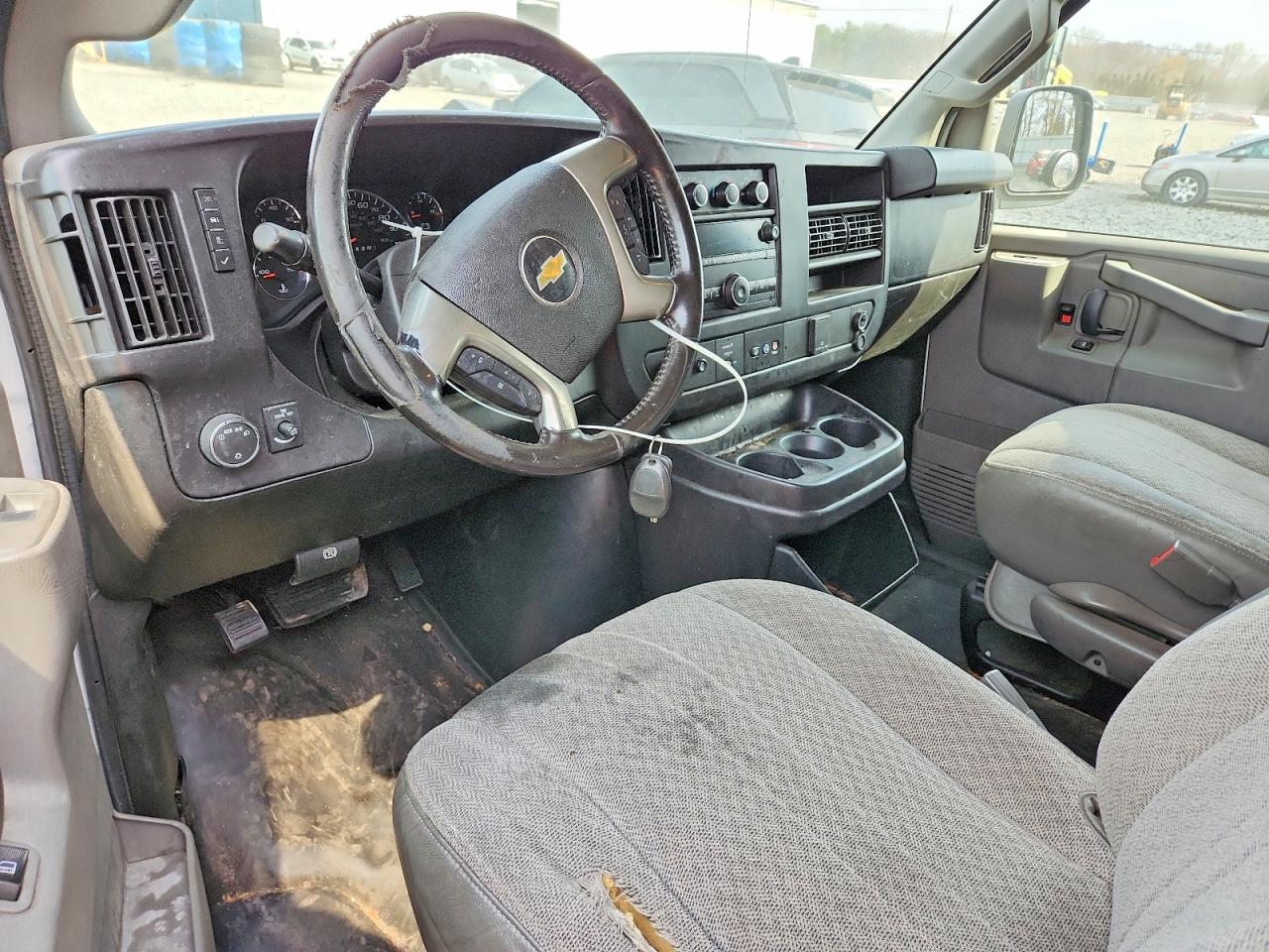 CHEVROLET EXPRESS G2500 2016 — 9