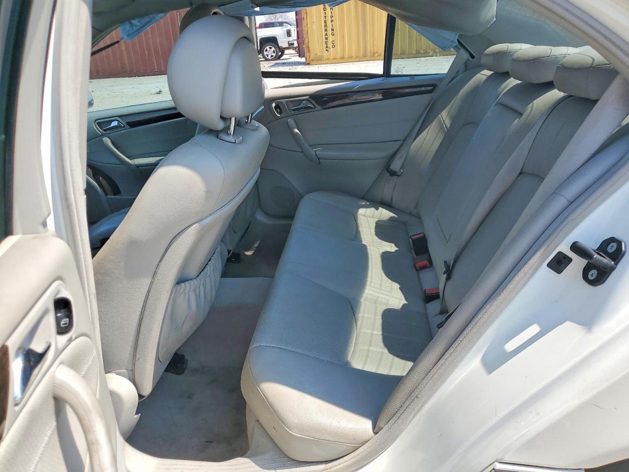 MERCEDES-BENZ C 2006 — 11
