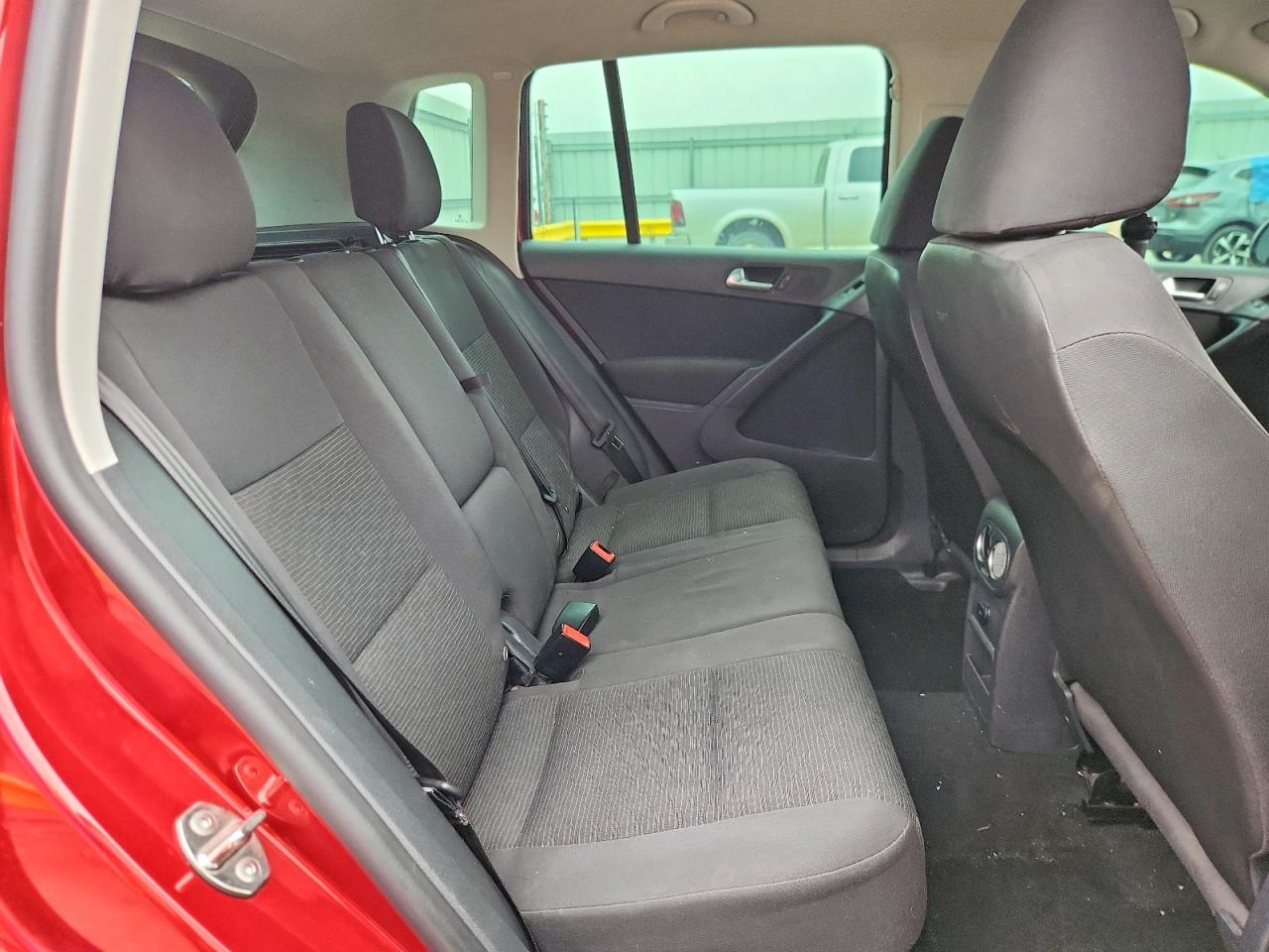 VOLKSWAGEN TIGUAN 2015 — 11