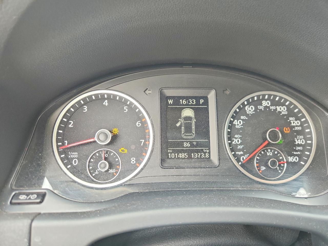 VOLKSWAGEN TIGUAN 2015 — 10