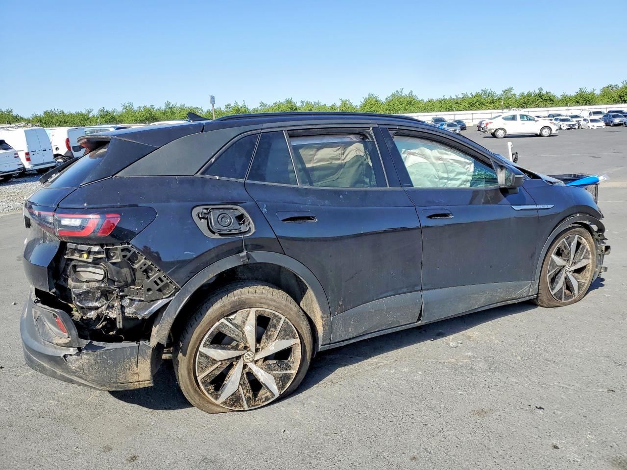 VOLKSWAGEN ID.4 2023 — 4