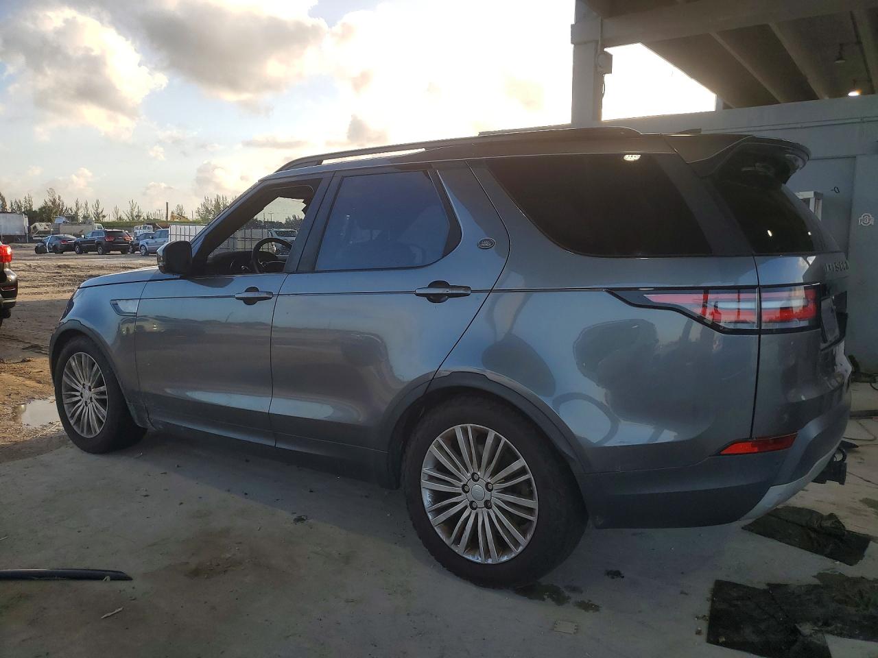 LAND ROVER DISCOVERY 2017 — 3