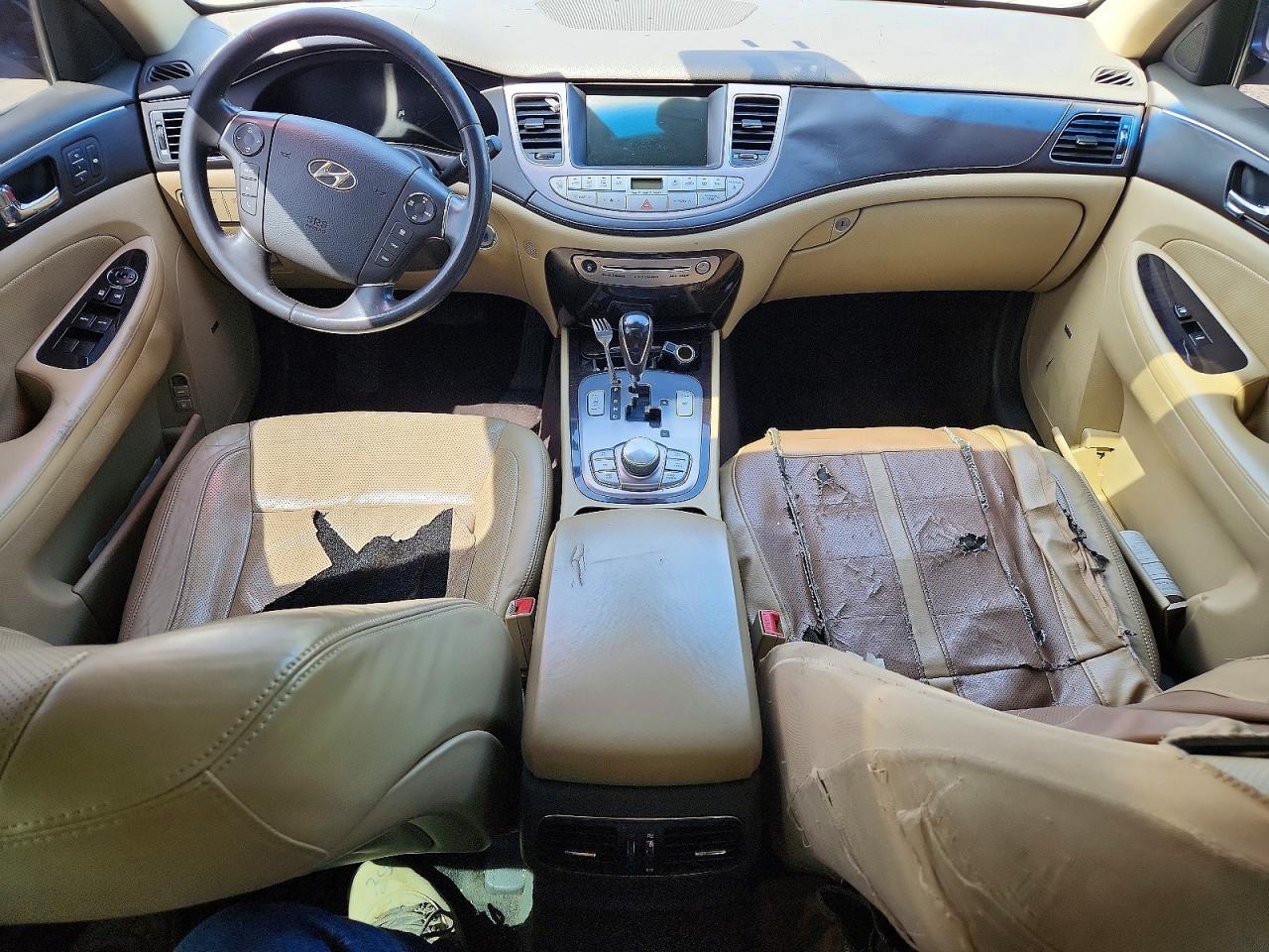 HYUNDAI GENESIS 2011 — 9