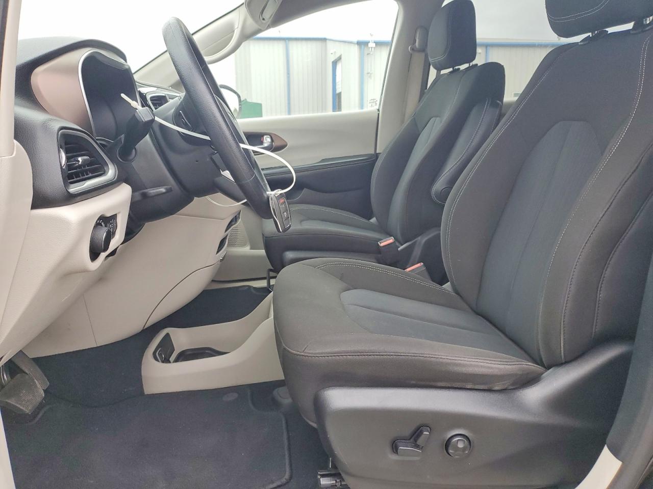 CHRYSLER VOYAGER 2020 — 8