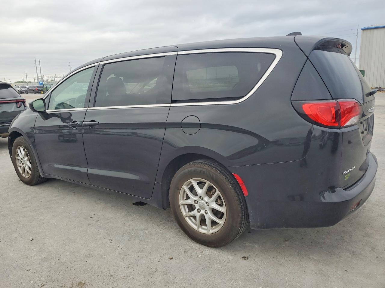 CHRYSLER VOYAGER 2020 — 3