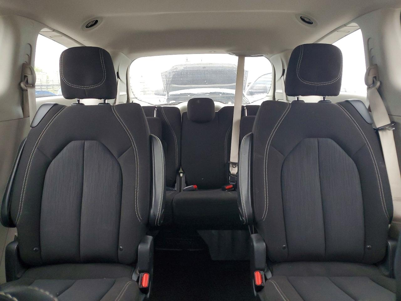 CHRYSLER VOYAGER 2020 — 11