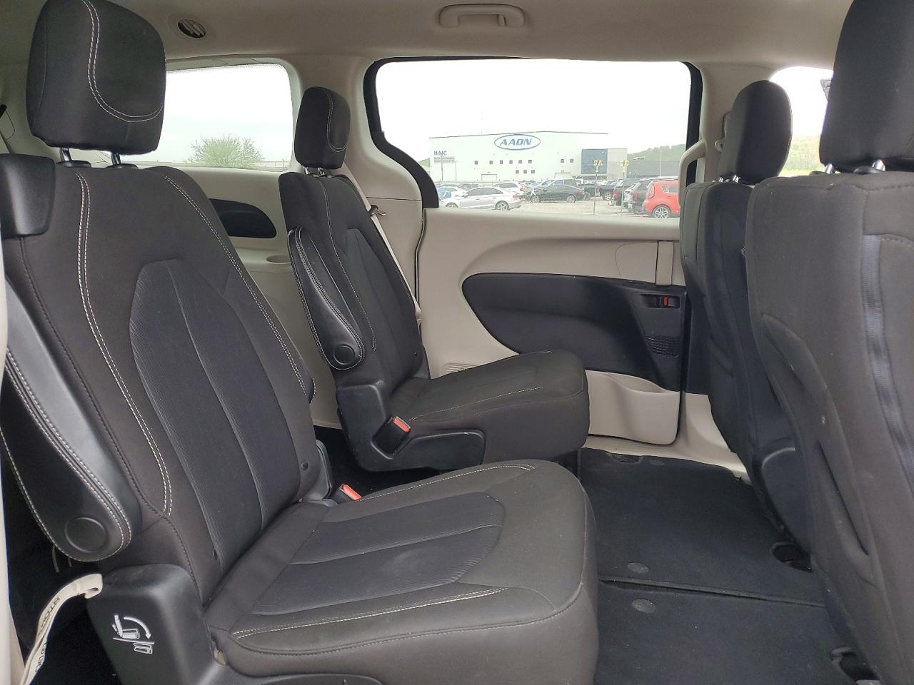 CHRYSLER VOYAGER 2020 — 12