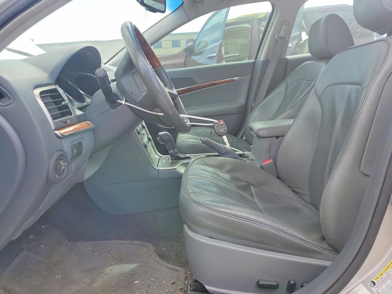 LINCOLN MKZ 2010 — 8