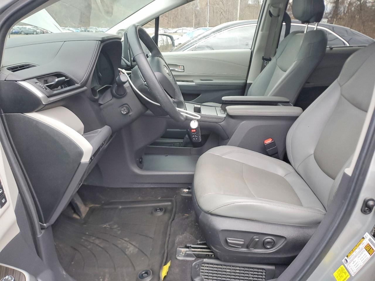 TOYOTA SIENNA 2024 — 8