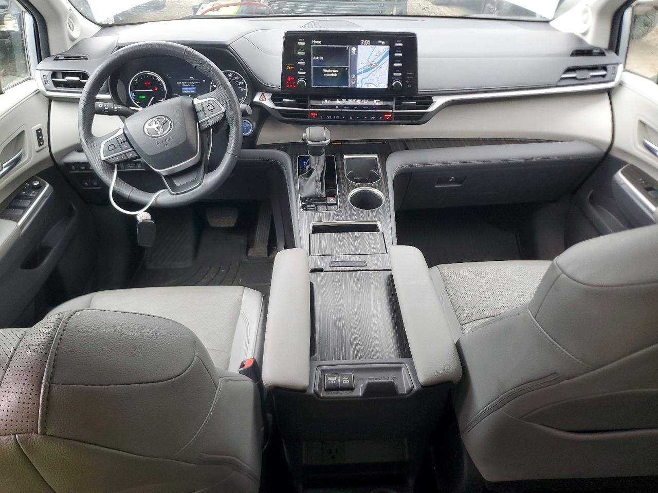 TOYOTA SIENNA 2024 — 9
