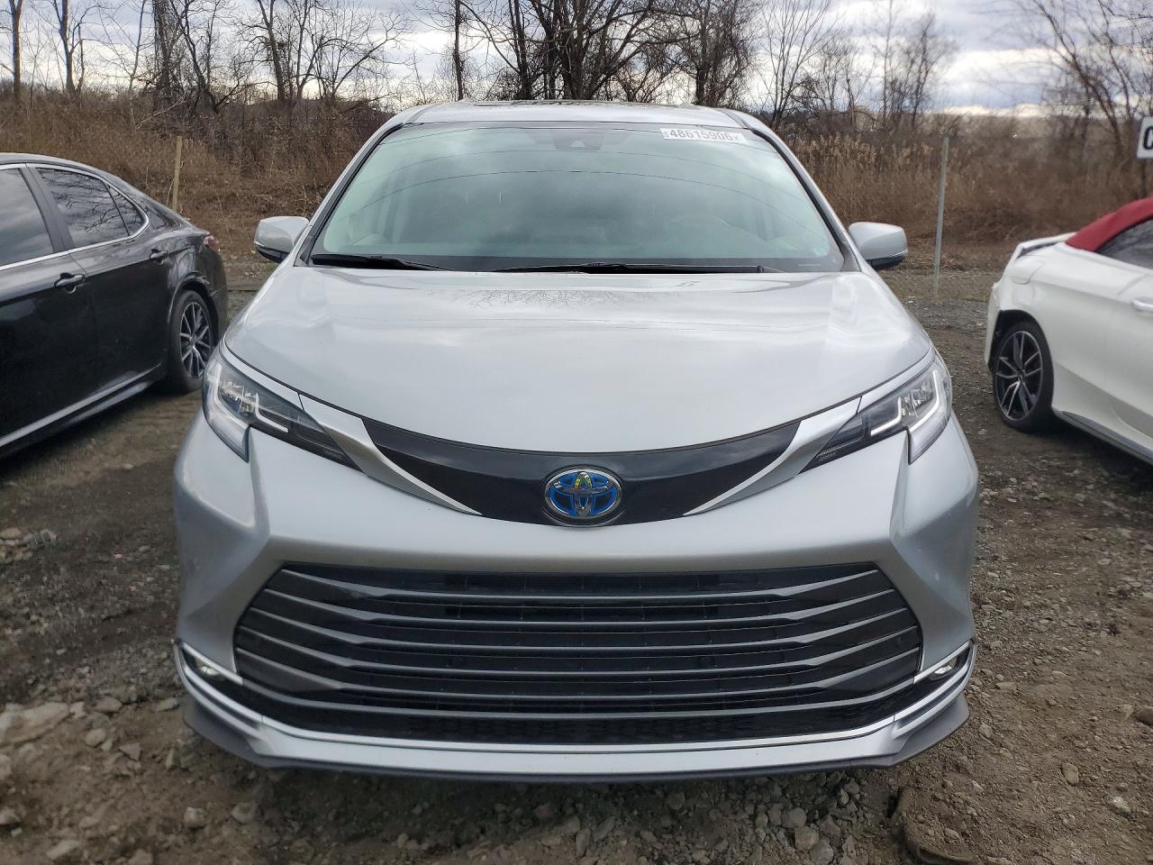 TOYOTA SIENNA 2024 — 6