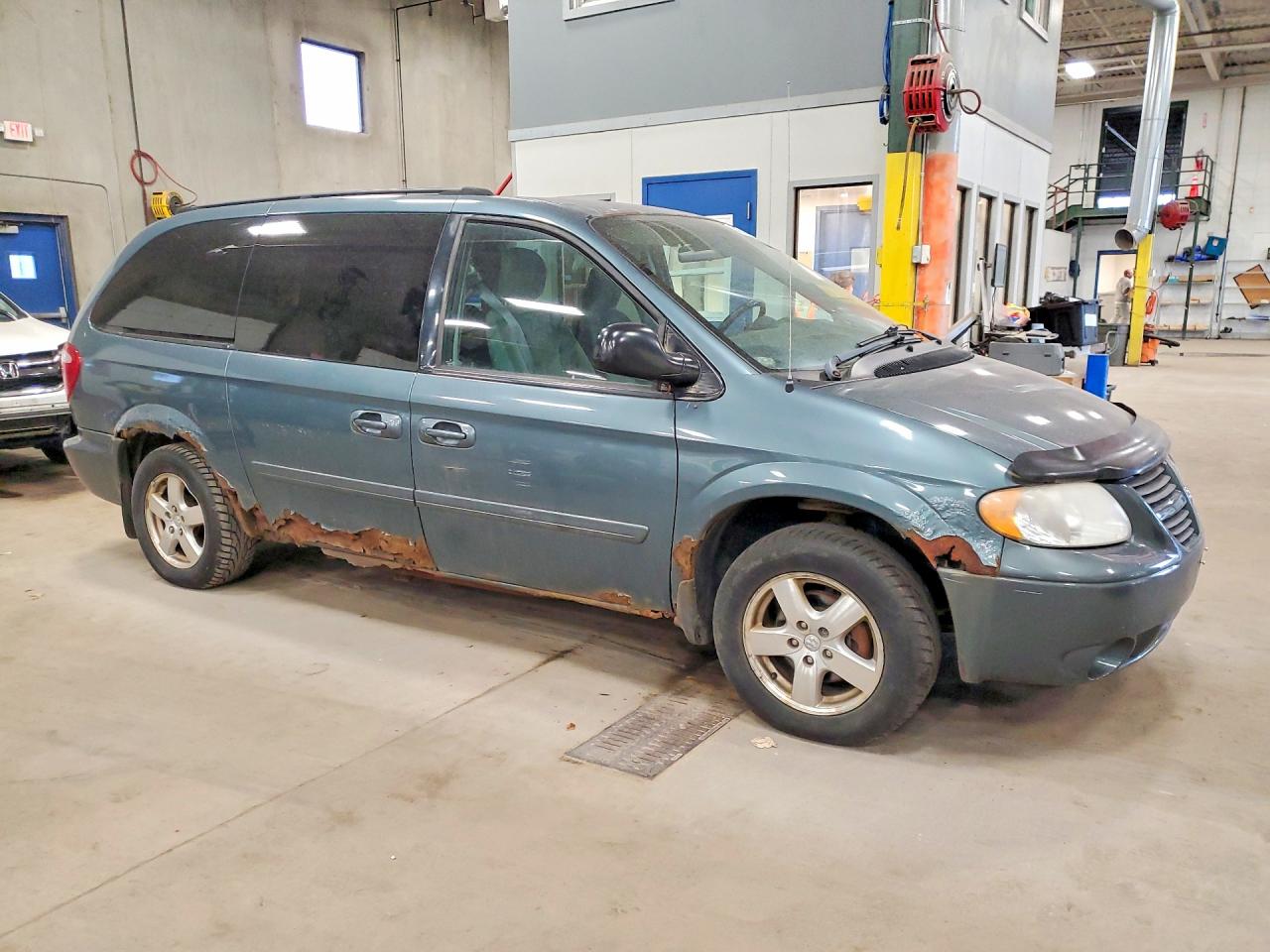 DODGE GRAND CARAVAN 2005 — 5
