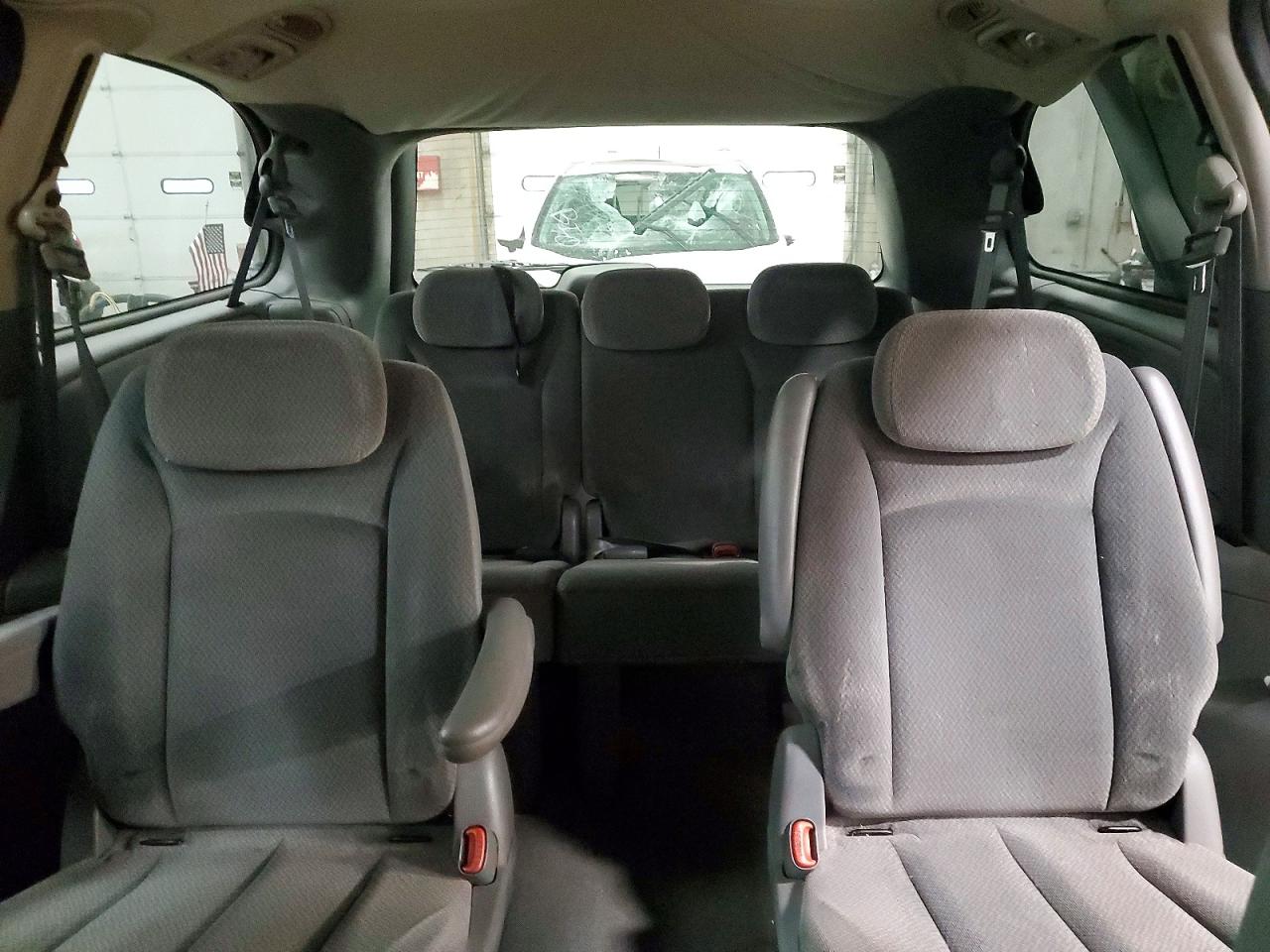 DODGE GRAND CARAVAN 2005 — 11